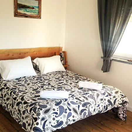 Sal Da Costa Lodging